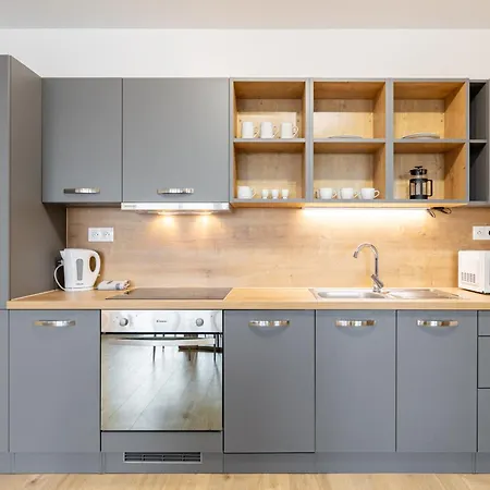 Sunny Haven: Modern 2br,garage, Wifi,stream * 布拉迪斯拉发