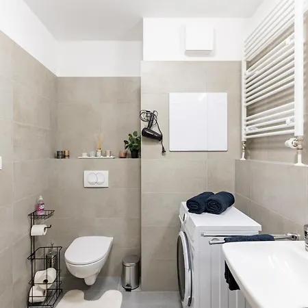 Sunny Haven: Modern 2br,garage, Wifi,stream 招待所 布拉迪斯拉发