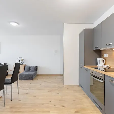 Sunny Haven: Modern 2br,garage, Wifi,stream Bratysława