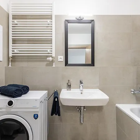 招待所 Sunny Haven: Modern 2br,garage, Wifi,stream 布拉迪斯拉发