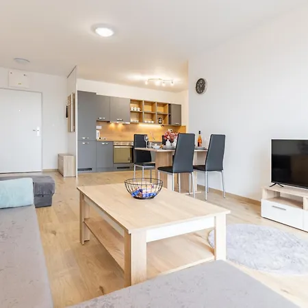 Sunny Haven: Modern 2br,garage, Wifi,stream