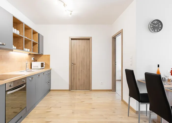 Sunny Haven: Modern 2br,garage, Wifi,stream * 布拉迪斯拉发