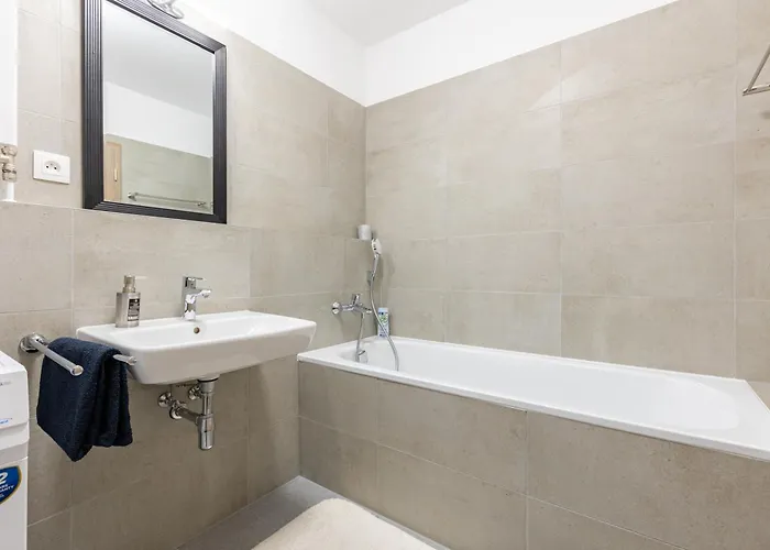 Gasthuis Sunny Haven: Modern 2br,garage, Wifi,stream