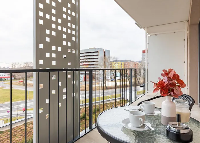 Sunny Haven: Modern 2br,garage, Wifi,stream