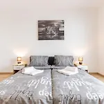 Casa de hóspedes Sunny Haven: Modern 2br,garage, Wifi,stream