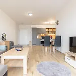 Sunny Haven: Modern 2br,garage, Wifi,stream Casa de hóspedes *