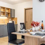 Sunny Haven: Modern 2br,garage, Wifi,stream Bratislava