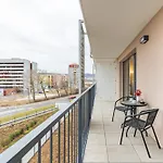 Sunny Haven: Modern 2br,garage, Wifi,stream Casa de hóspedes Bratislava
