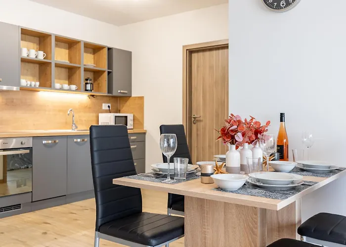 Sunny Haven: Modern 2br,garage, Wifi,stream Братислава