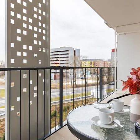 Sunny Haven: Modern 2br,garage, Wifi,stream