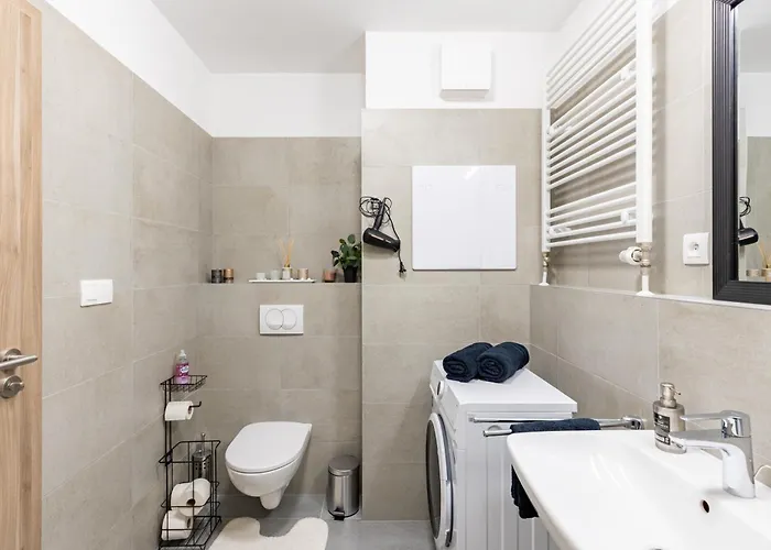 Sunny Haven: Modern 2br,garage, Wifi,stream Maison d'hôtes Bratislava