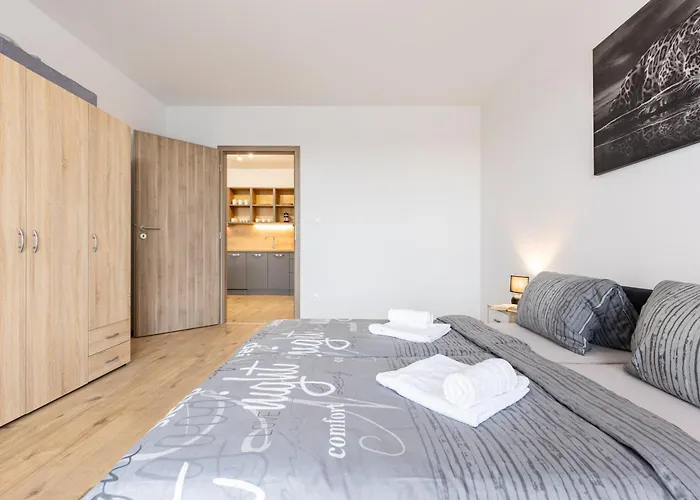 Sunny Haven: Modern 2br,garage, Wifi,stream Maison d'hôtes *